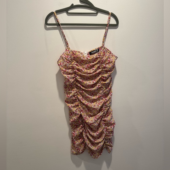 Missguided Dresses & Skirts - Missguided Floral Ruched Mini Dress